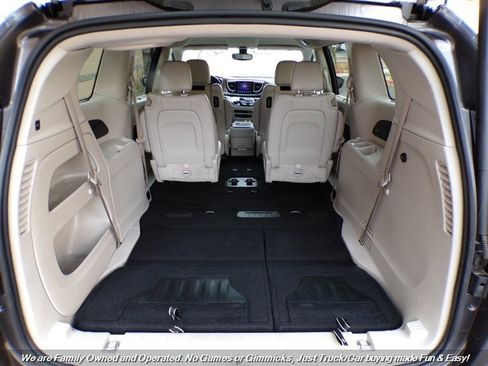 Used 2017 Chrysler Pacifica Touring-L Plus image 54