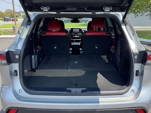 Used 2024 Toyota Highlander XSE FWD image 17