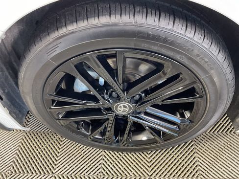 Used 2025 Toyota Camry SE FWD image 5