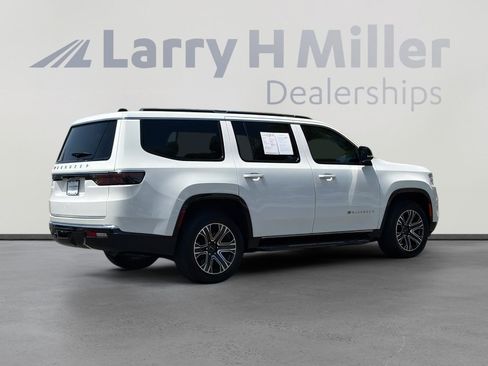 Used 2025 Jeep Wagoneer 4WD image 6