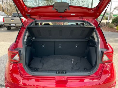 Used 2022 Hyundai Venue Limited w/ Cargo Package image 15