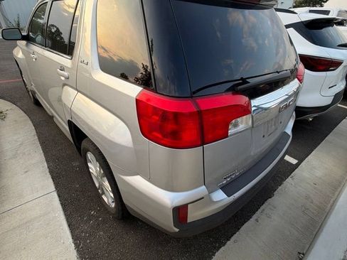 Used 2017 GMC Terrain SLE FWD image 4