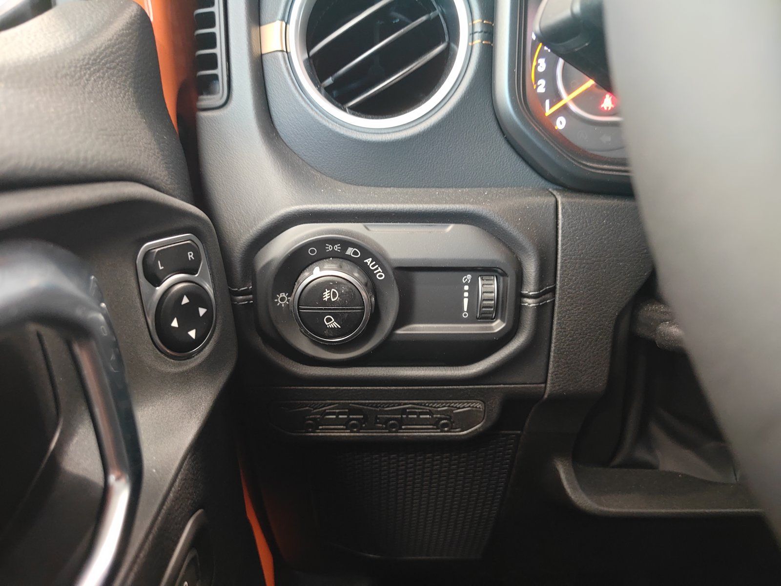 Used 2025 Jeep Gladiator Sport AWD/4WD image 19