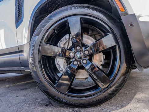 Used 2024 Land Rover Defender 130 S image 33