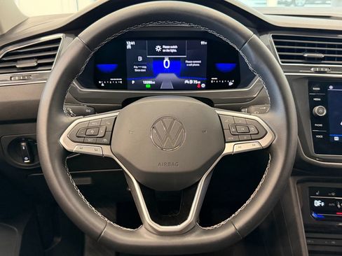 Used 2023 Volkswagen Tiguan SE FWD image 19