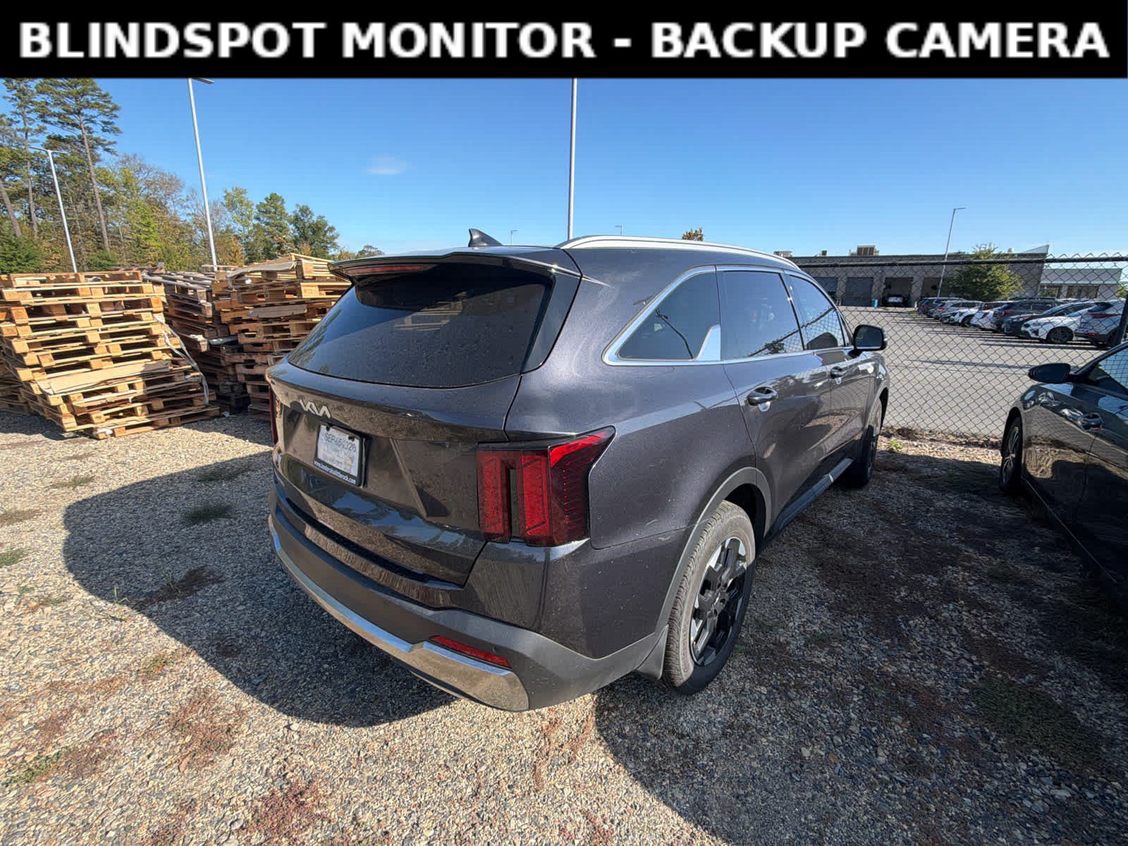 Used 2025 Kia Sorento S w/ Panoramic Sunroof Package FWD image 4