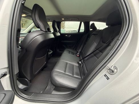 Used 2025 Volvo V60 B5 Cross Country Plus image 24