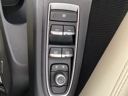 Used 2021 Subaru Ascent Limited w/ Technology Package image 17