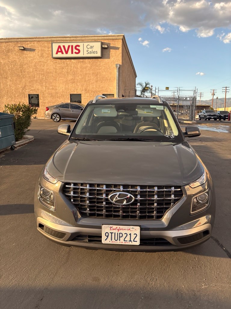 Used 2025 Hyundai Venue SEL FWD image 2