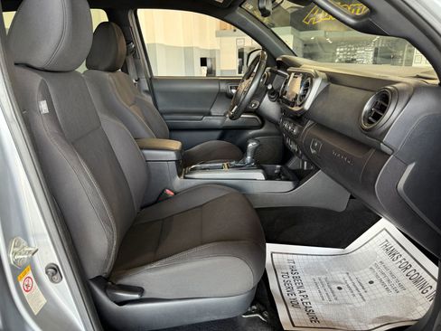 Used 2018 Toyota Tacoma TRD Off-Road RWD image 11