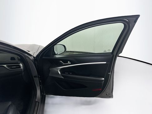 Used 2025 Genesis G70 2.5T RWD image 33