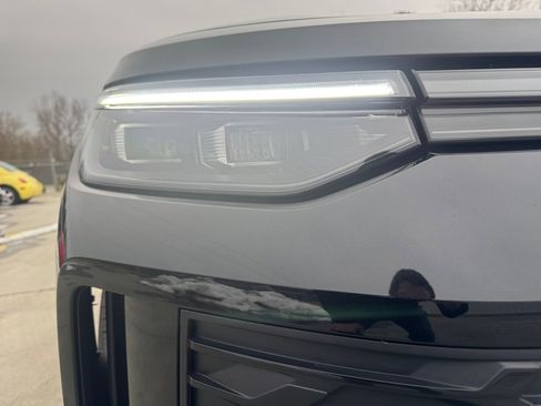 Certified 2025 Volkswagen Tiguan SE image 28