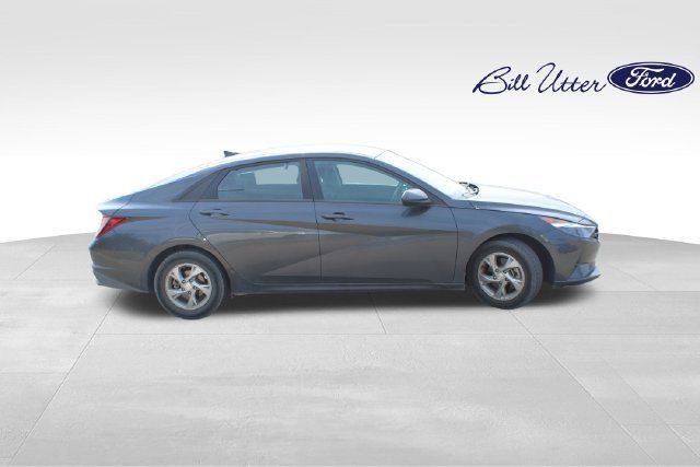 Used 2022 Hyundai Elantra SE w/ Preferred Accessory Package FWD image 4