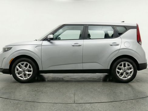 Used 2025 Kia Soul LX w/ LX Technology Package FWD image 5