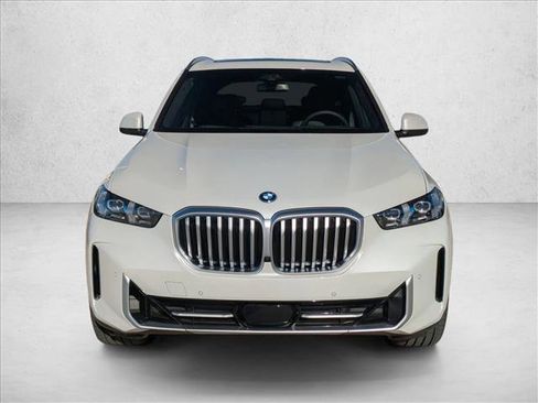 Used 2026 BMW X5 xDrive50e image 6