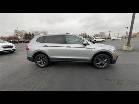 Used 2022 Volkswagen Tiguan SE image 9
