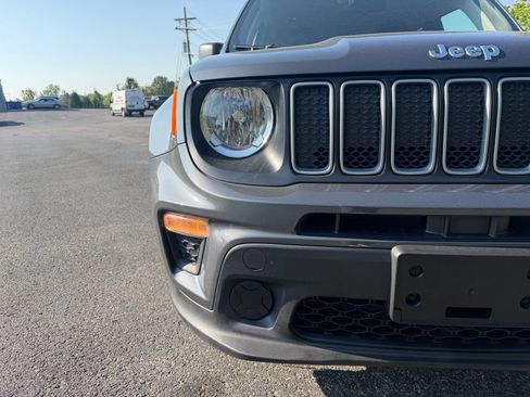 Used 2023 Jeep Renegade Latitude AWD/4WD image 5