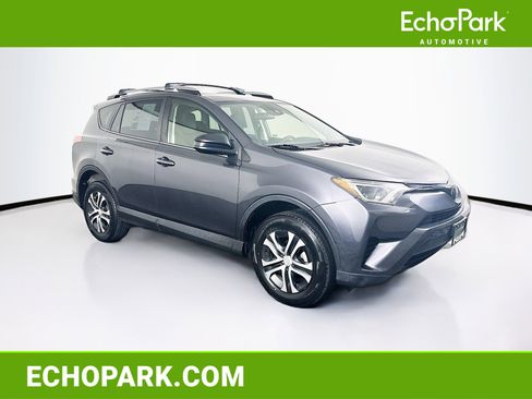 Used 2018 Toyota RAV4 LE image 1