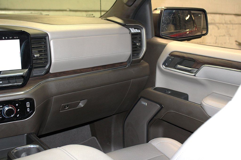 Used 2024 GMC Sierra 1500 SLT w/ SLT Premium Plus Package AWD/4WD image 34