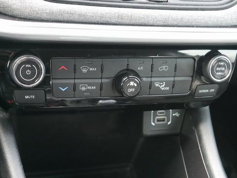 Used 2022 Jeep Compass Latitude image 19