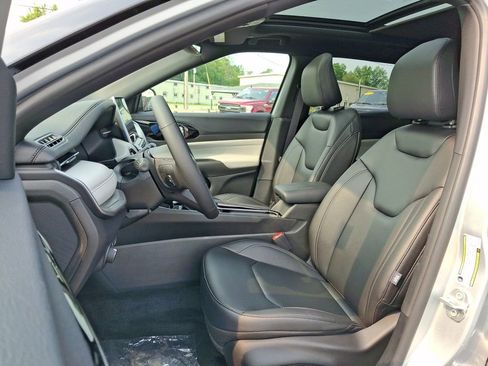 New 2025 Jeep Compass Limited w/ Sun & Sound Group image 10