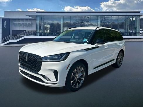 New 2026 Lincoln Aviator AWD w/ Jet Appearance Package image 3