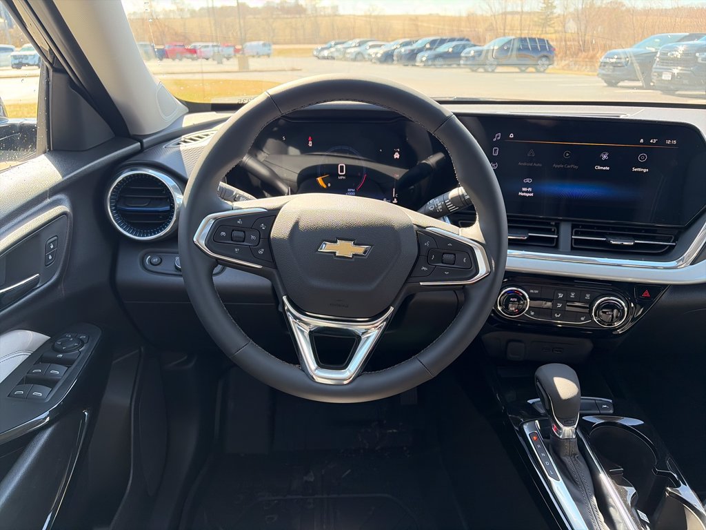 Used 2026 Chevrolet Trax LT w/ Sunroof Package FWD image 10