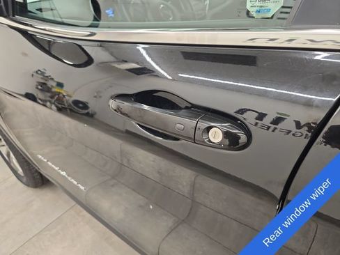 Used 2019 Jeep Cherokee Latitude Plus FWD image 18