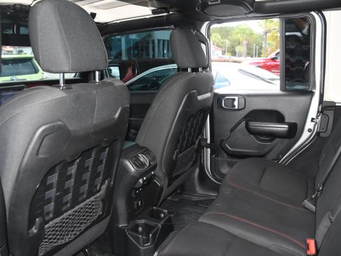 Used 2021 Jeep Wrangler Unlimited Rubicon image 14