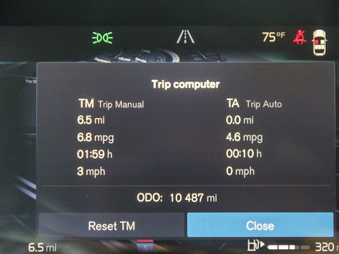 Used 2025 Volvo XC40 B5 Plus image 25