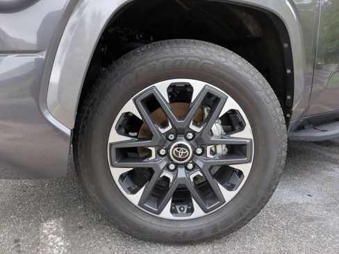Used 2024 Toyota Tundra Limited AWD/4WD image 10