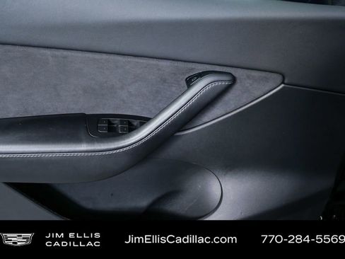 Used 2022 Tesla Model Y Long Range image 33