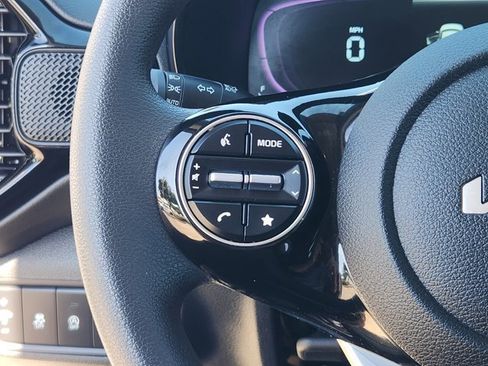 Certified 2025 Kia Soul S image 28
