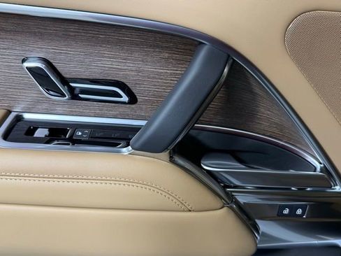 New 2025 Land Rover Range Rover SE image 23