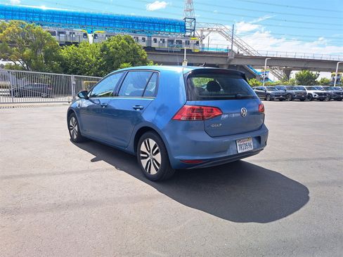 Used 2016 Volkswagen e-Golf SE image 7