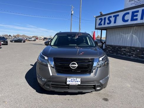 Used 2024 Nissan Pathfinder SV image 2