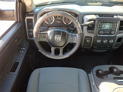 Used 2018 RAM 2500 Tradesman w/ Chrome Appearance Group image 11