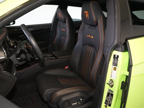 Used 2024 Lamborghini Urus Performante AWD/4WD image 23