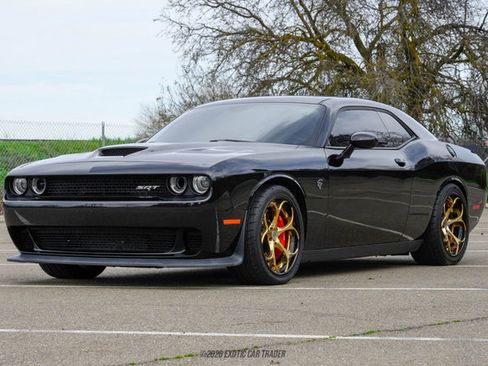 Used 2016 Dodge Challenger SRT Hellcat image 14