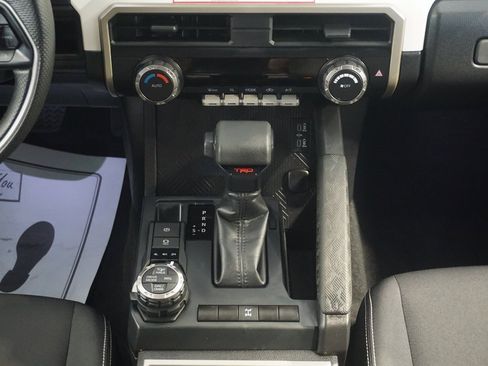 Used 2024 Toyota Tacoma TRD Off-Road image 29