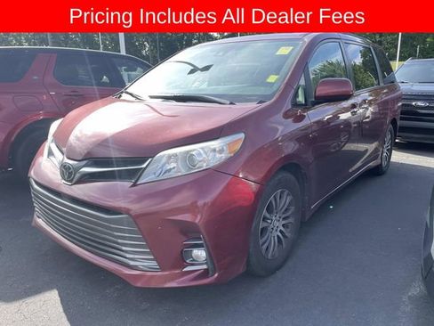 Used 2019 Toyota Sienna XLE w/ XLE Navigation Package FWD image 1
