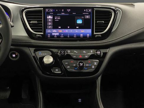 New 2026 Chrysler Pacifica Limited w/ S Appearance Package AWD/4WD image 9