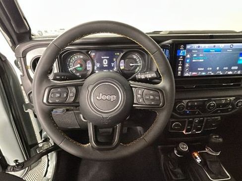 Used 2024 Jeep Wrangler Unlimited w/ Convenience Group AWD/4WD image 14