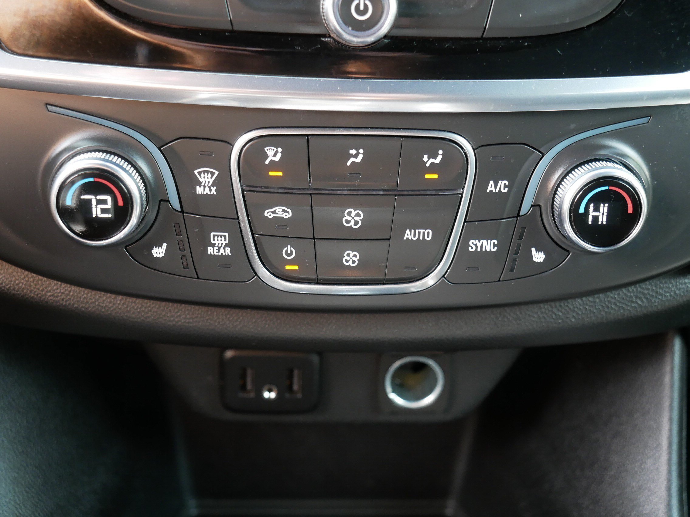 Used 2023 Chevrolet Traverse LT FWD image 23