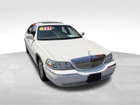 Used 2004 Lincoln Town Car Ultimate RWD image 22