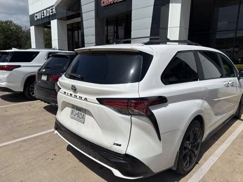 Used 2025 Toyota Sienna XSE FWD image 8