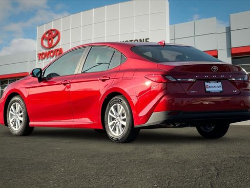 Used 2026 Toyota Camry LE image 5