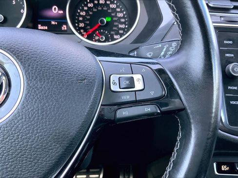 Used 2020 Volkswagen Tiguan SE R-Line image 25