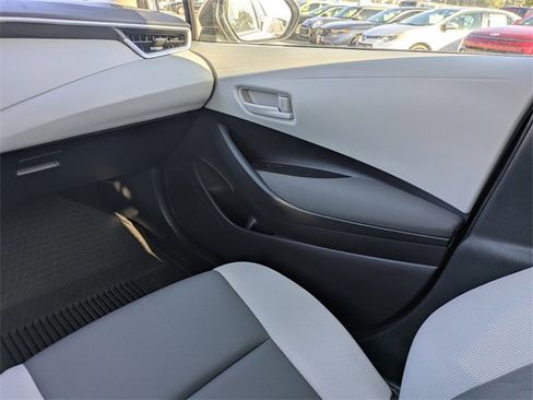 Used 2025 Toyota Corolla LE image 17