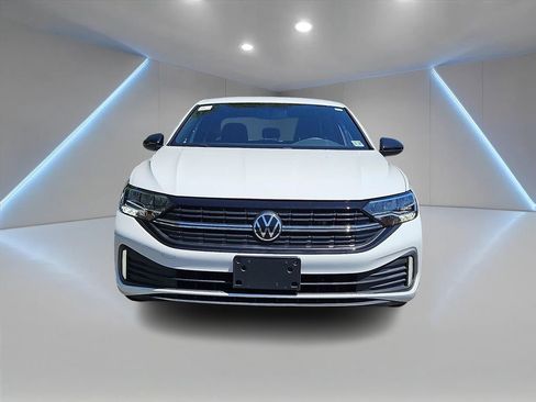 Used 2022 Volkswagen Jetta Sport FWD image 2